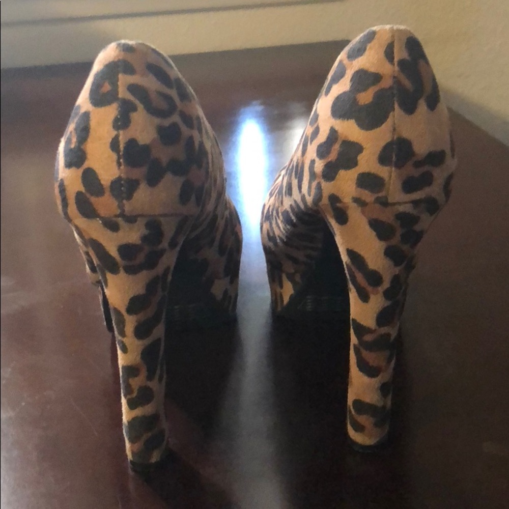 👠 Mossimo Suede Heels👠 - Picture 3 of 8